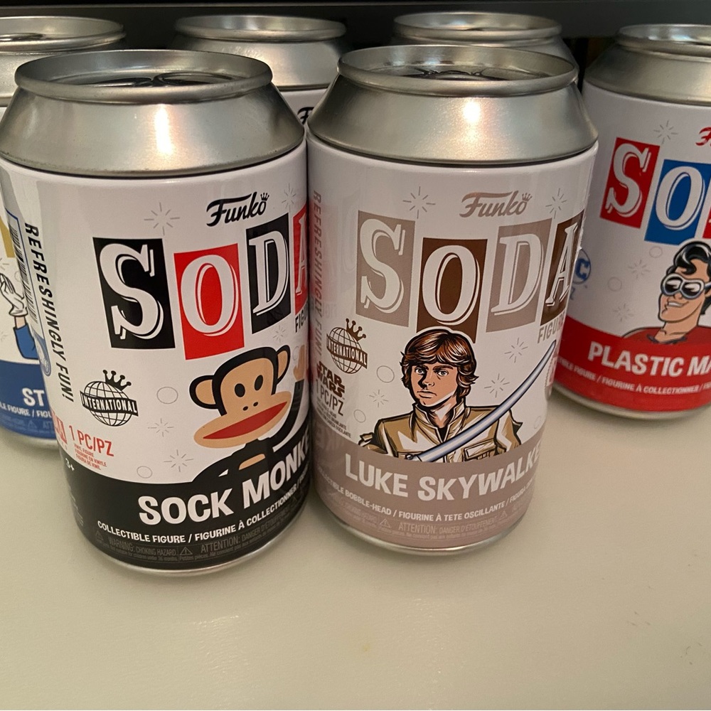 Bundle of 6 Funko Soda !! 😍